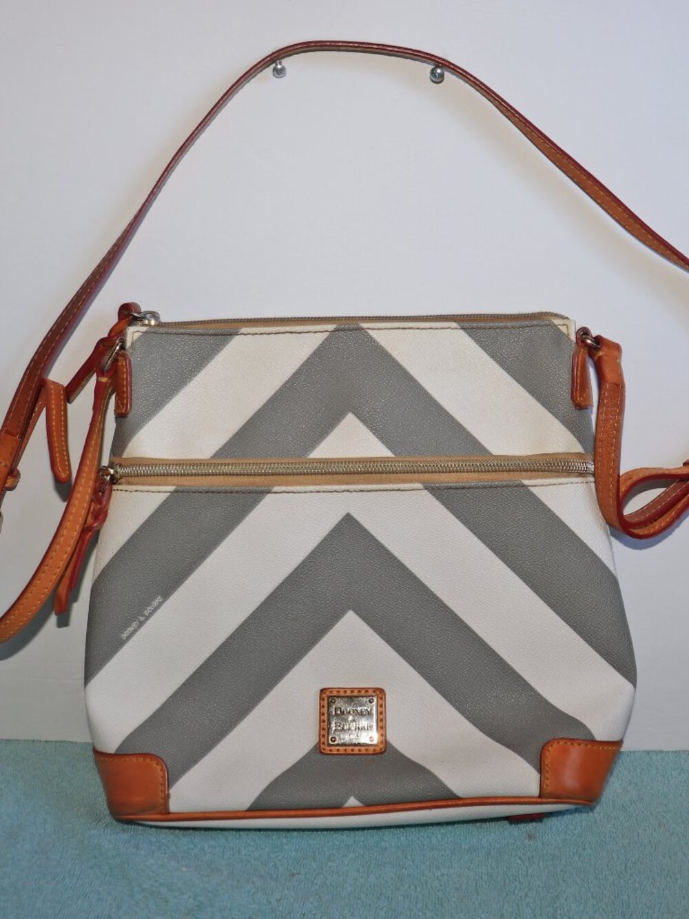 Dooney Bourke Gray White Chevron Stripe Leather Shoulder Bag Purse Handbag EUC